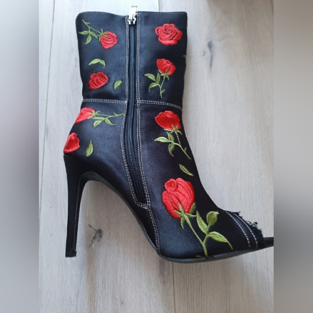 Roses 🌹 boots